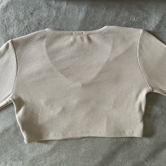 Long Sleeve Cropped Garage Top - Picture 3 of 7